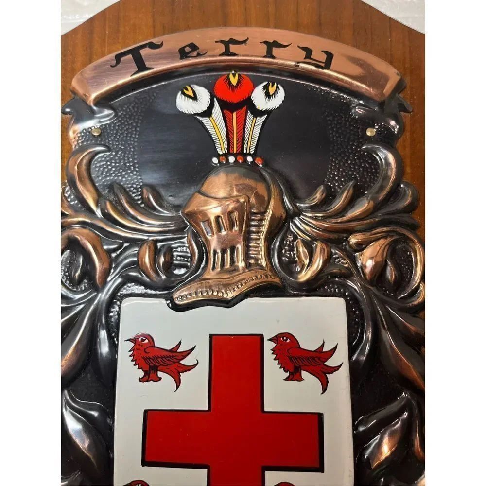 Hand-Painted Copper Shield on American Walnut. - Picture 3 of 10